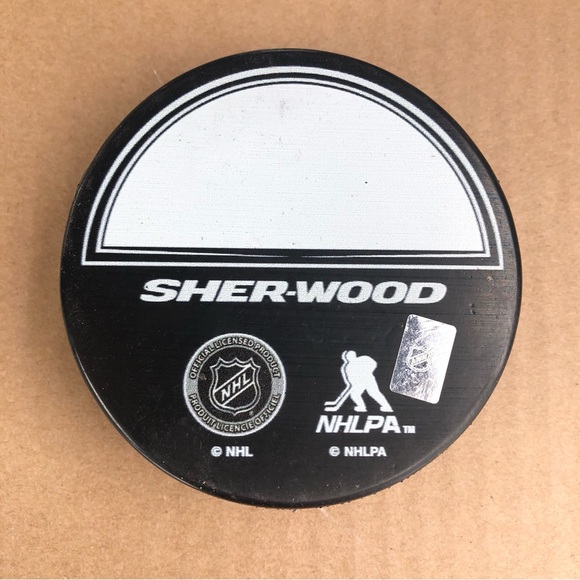 Connor McDavid Edmonton Oilers #97 NHLPA Souvenir Photo Puck New - Picture 2 of 3